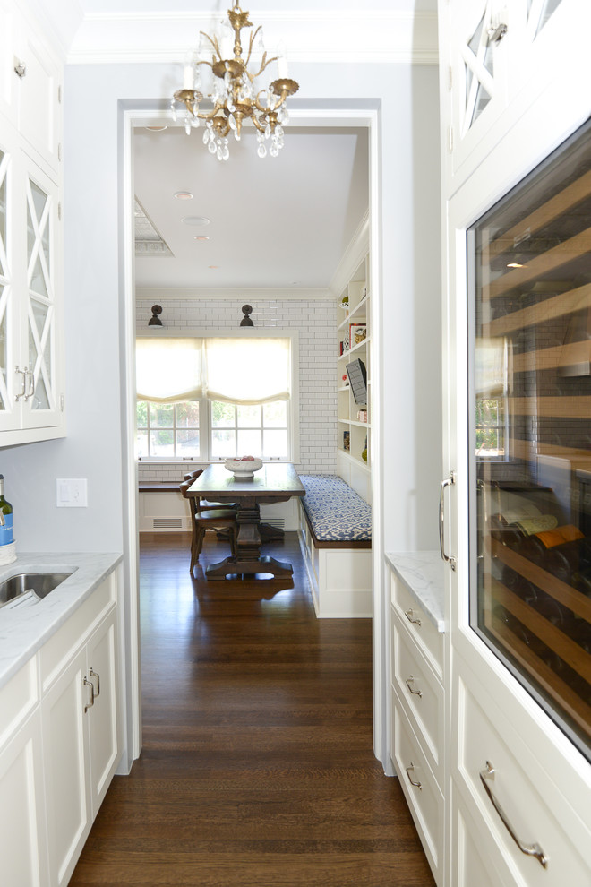 Example of a transitional kitchen design in Chicago