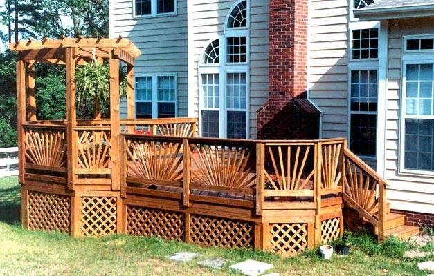 Example of a mid-sized mountain style backyard deck design with no cover