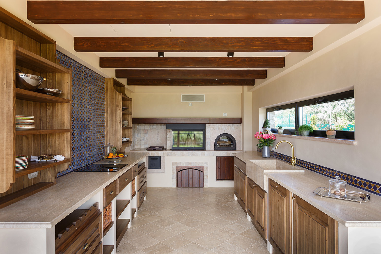 Столешница с раковиной из травертина