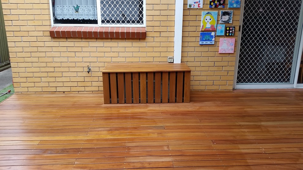 Small modern backyard deck in Sydney.