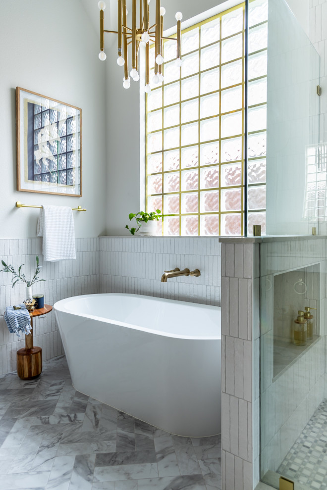 Example of a transitional bathroom design in Dallas