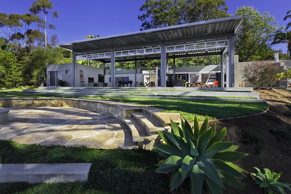 Photo of a contemporary backyard garden in Santa Barbara.