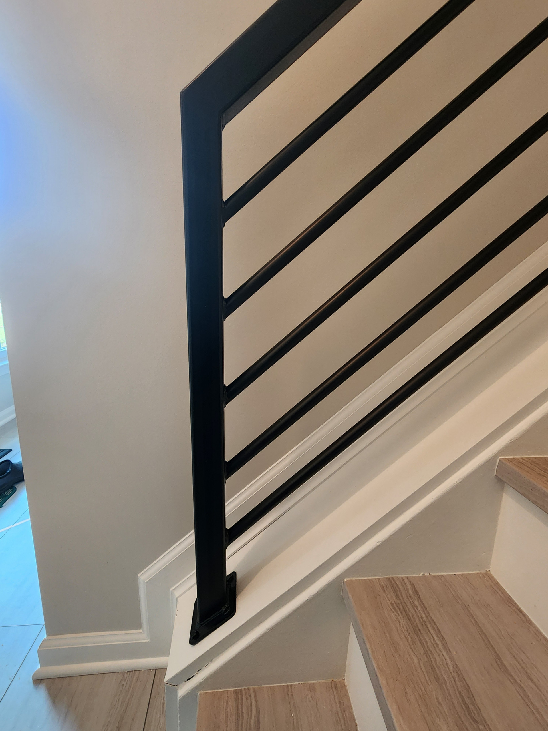 Sturdy indoor guardrail