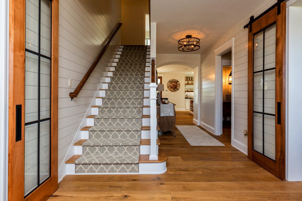 Design ideas for a country staircase in Cedar Rapids.