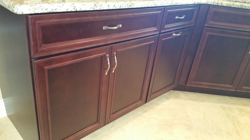 Kitchen - transitional kitchen idea in Orange County