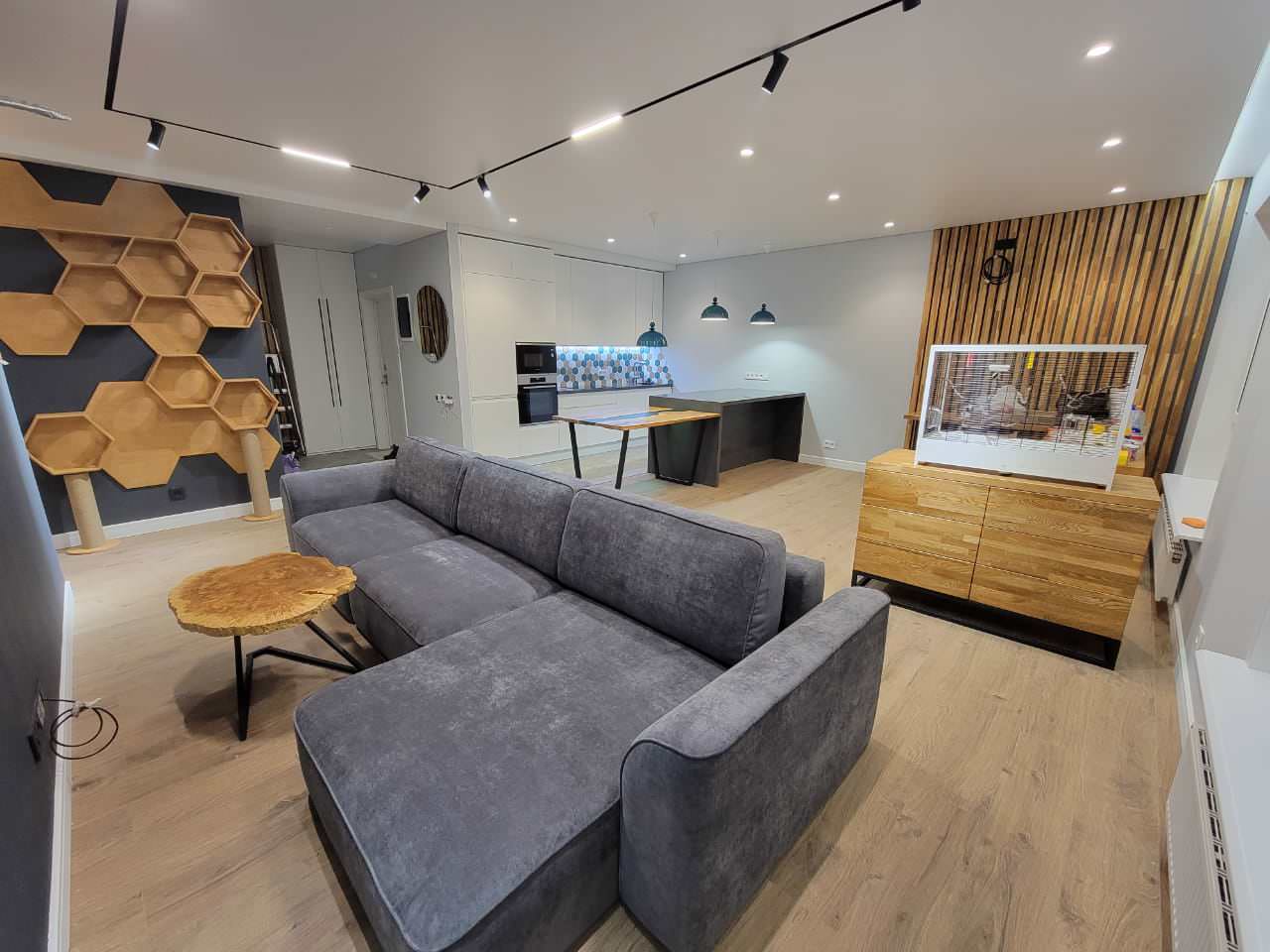 Квартира для молодой пары и их котиков