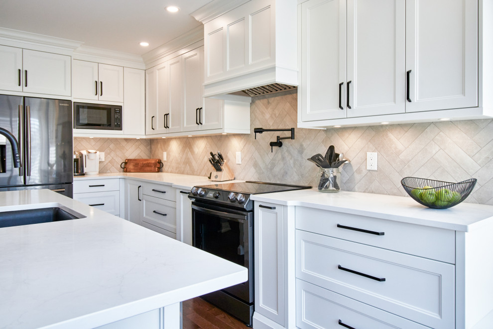 Inspiration for a transitional kitchen remodel in Toronto