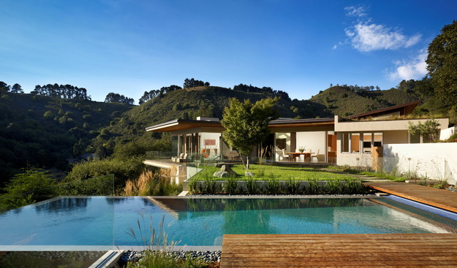 Infinity pool trendy-hus-og-facade