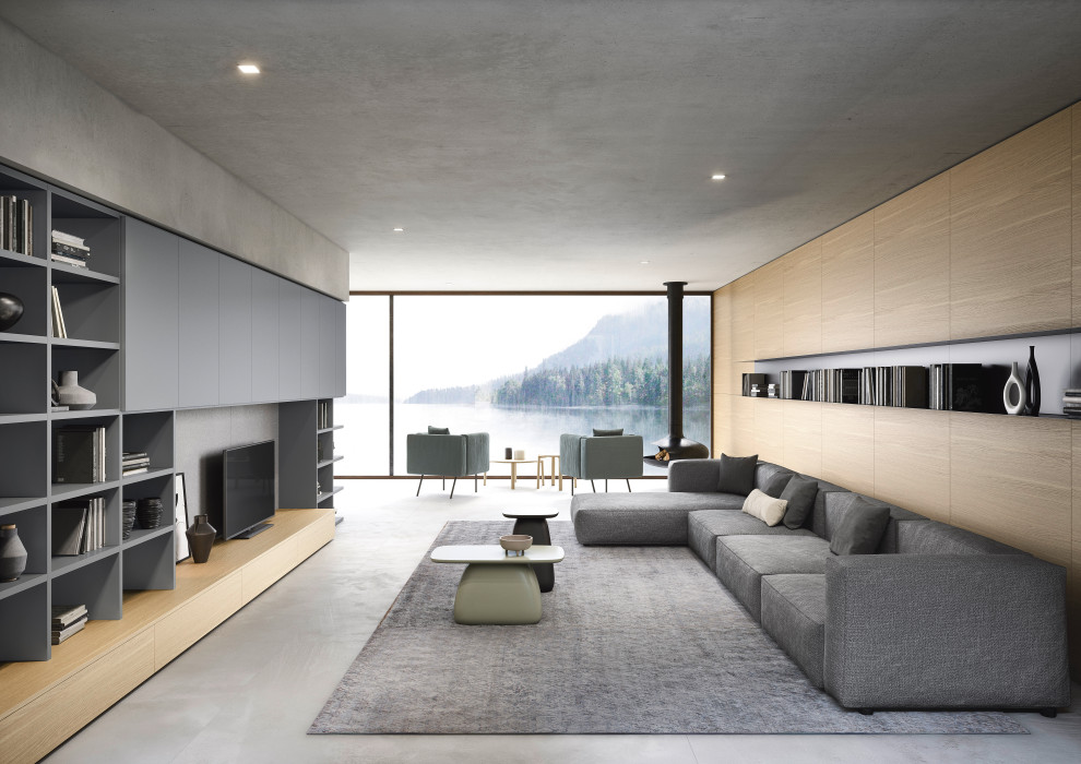 Diseño de sala de estar tipo loft moderna grande con suelo de madera clara, chimeneas suspendidas, televisor colgado en la pared y papel pintado
