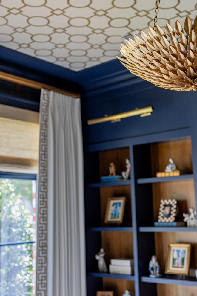 Transitional home design photo in Dallas