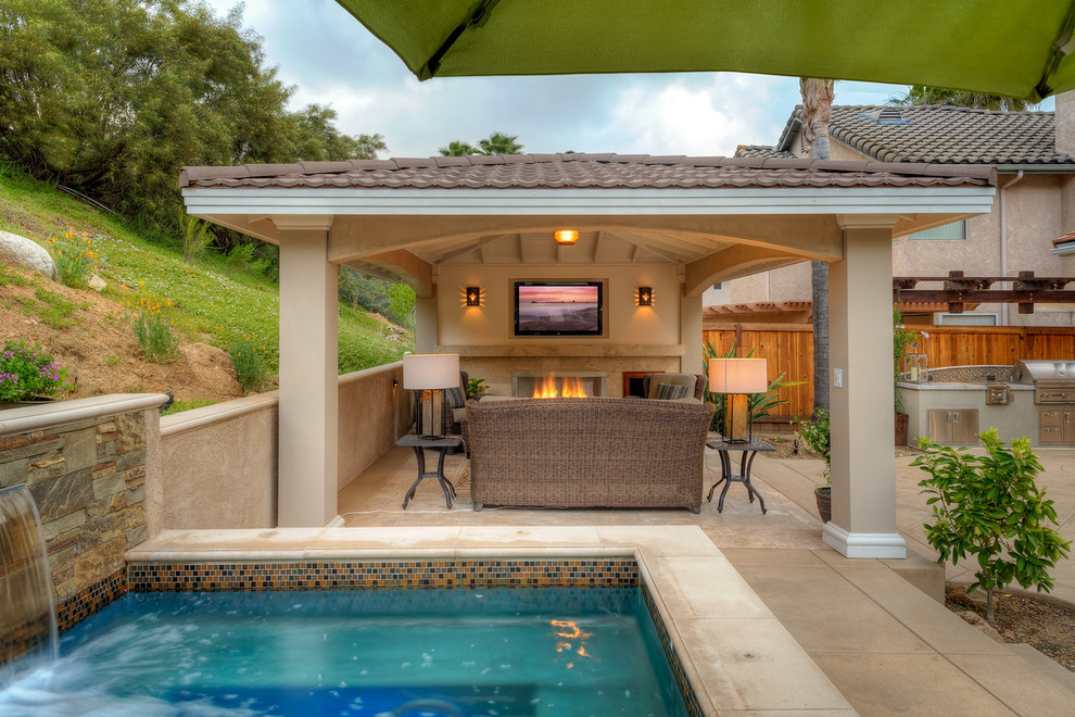 Example of a classic patio design in San Diego