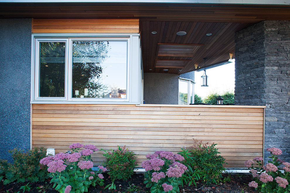 Example of a transitional home design design in Vancouver