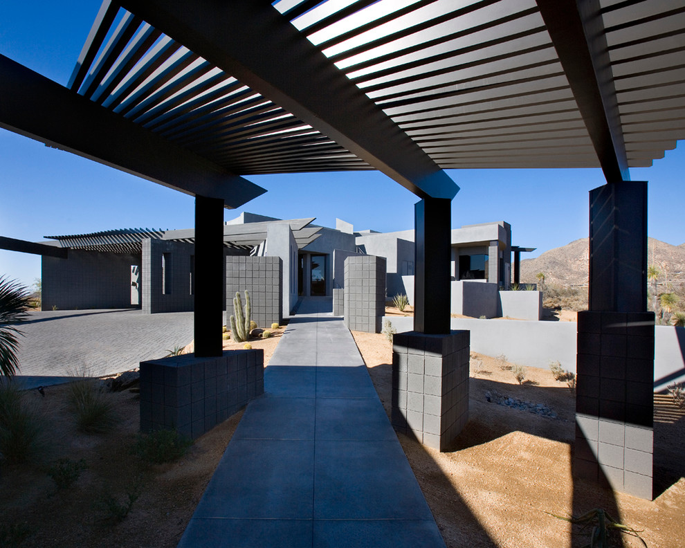 Mid-sized modern one-storey concrete grey house exterior in Phoenix with a flat roof.