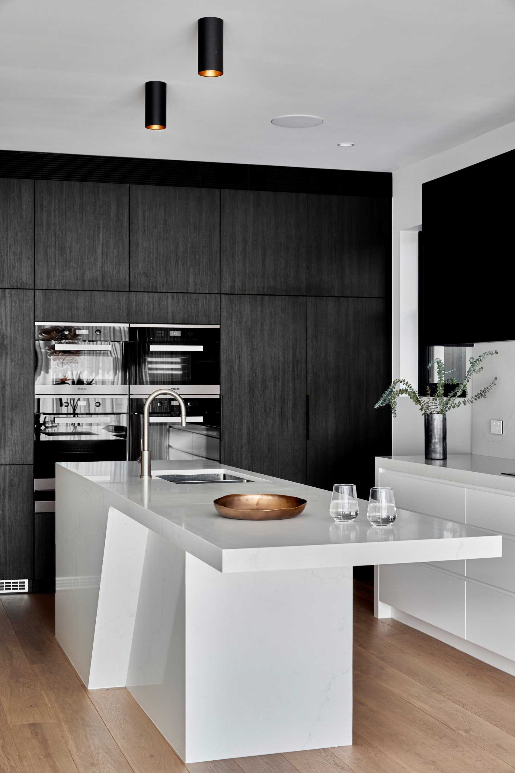 White kitchen 2024 black oven