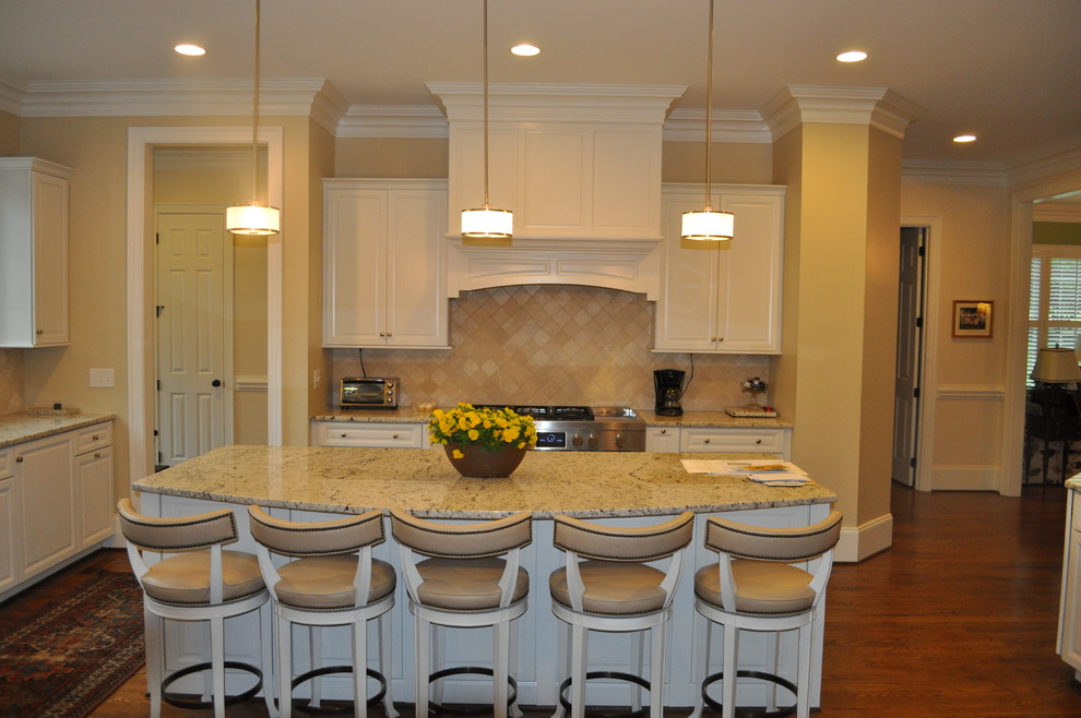 Kitchen - transitional kitchen idea in Raleigh