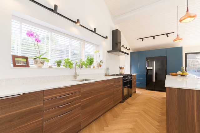Eclectic Two Tone Kitchen skandinavisk-koekken