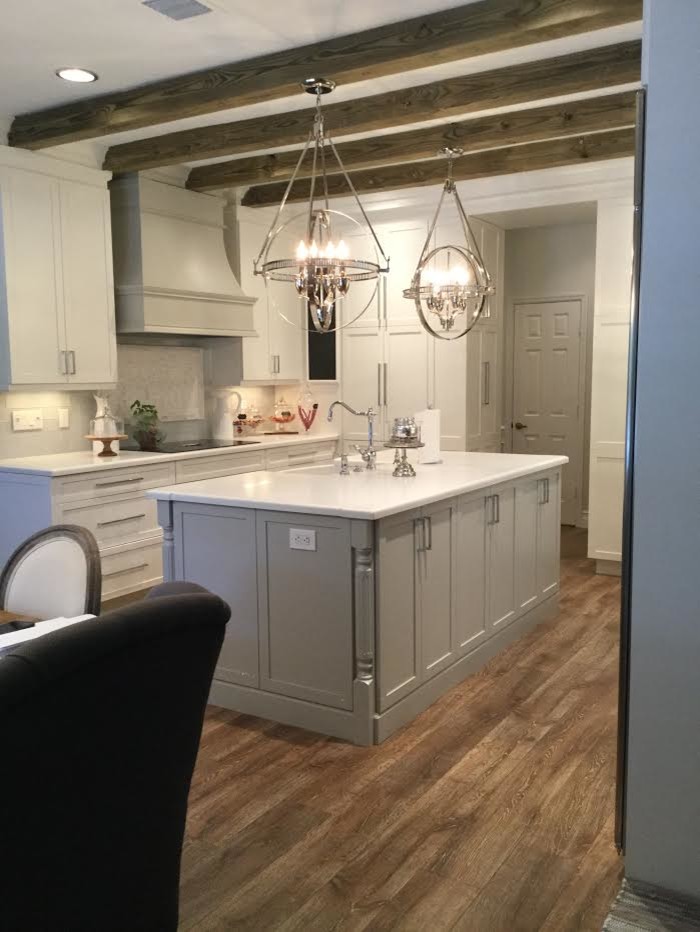 Inspiration for a large country u-shaped eat-in kitchen in Miami with a farmhouse sink, stainless steel appliances, medium hardwood floors, grey splashback, ceramic splashback, shaker cabinets, grey cabinets, quartz benchtops and with island.