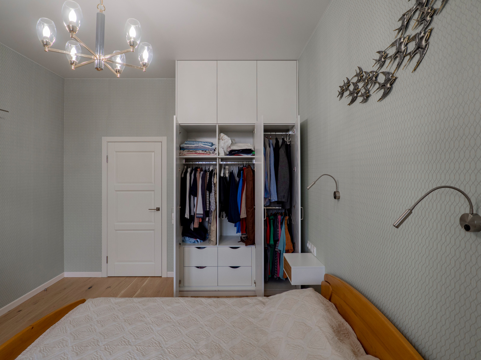 Меблировка спальни и кабинета в светло-мятном цвете