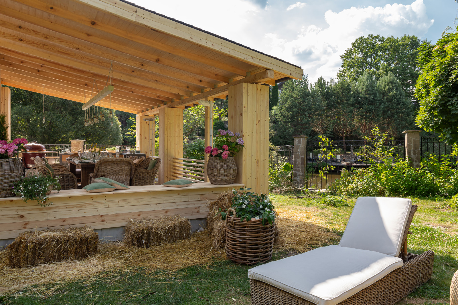 Беседка с летней кухней для Анастасии Вертинской и Степана Михалкова. "На дачу"