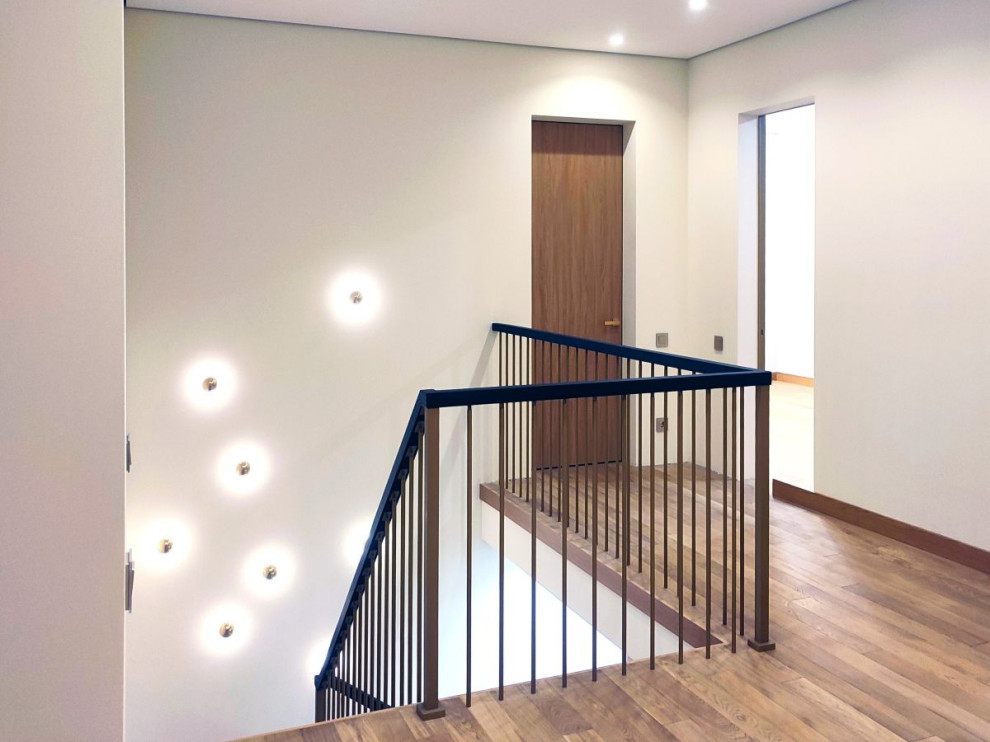 Консольная лестница со ступенями из дуба