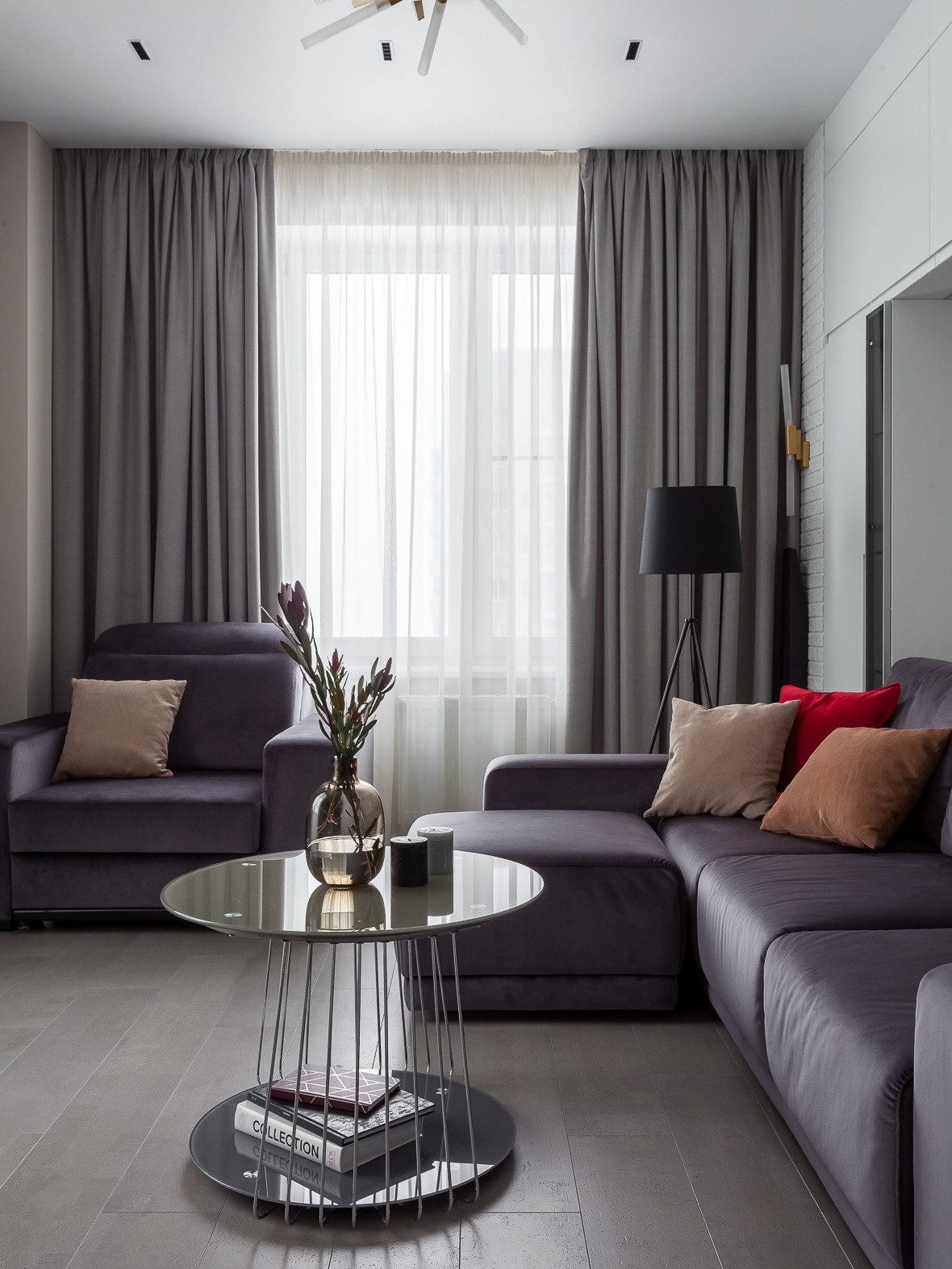 Компактная трехкомнатная квартира с круглой кроватью