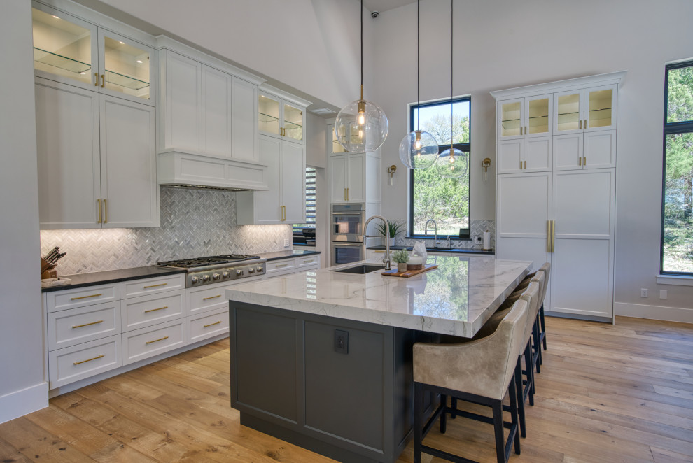 Transitional kitchen photo in Austin