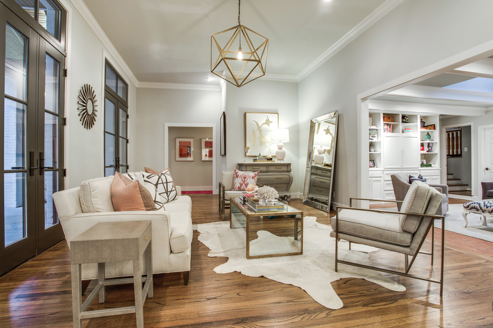 Example of a transitional home design design in Dallas