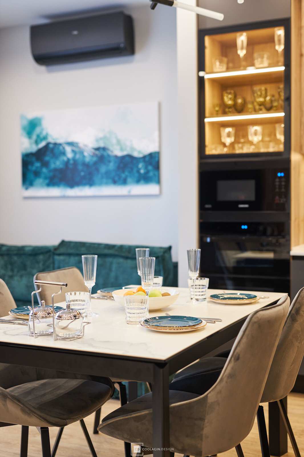 Двухкомнатная квартира с большим угловым окном