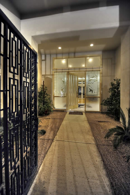Contemporary Luxury Home contemporary-entry
