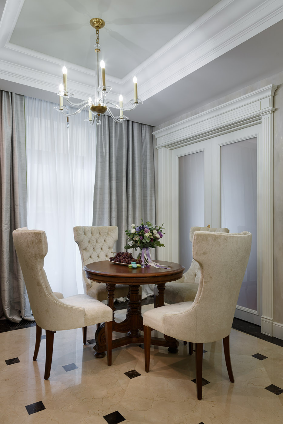 Новая Классика для молодой семьи на Набережной Фонтанки 280 м2