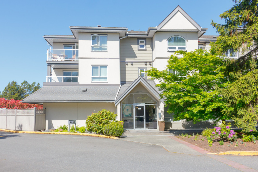 Inspiration for a small modern home design remodel in Other