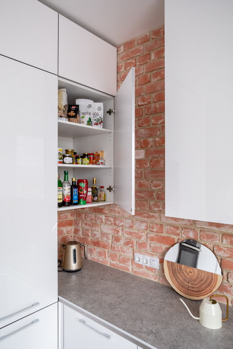 Белоснежная кухня фабрики "Кухонный двор"