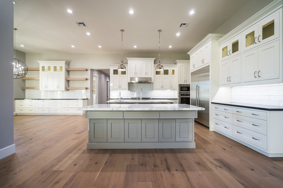 Example of a transitional kitchen design in Phoenix