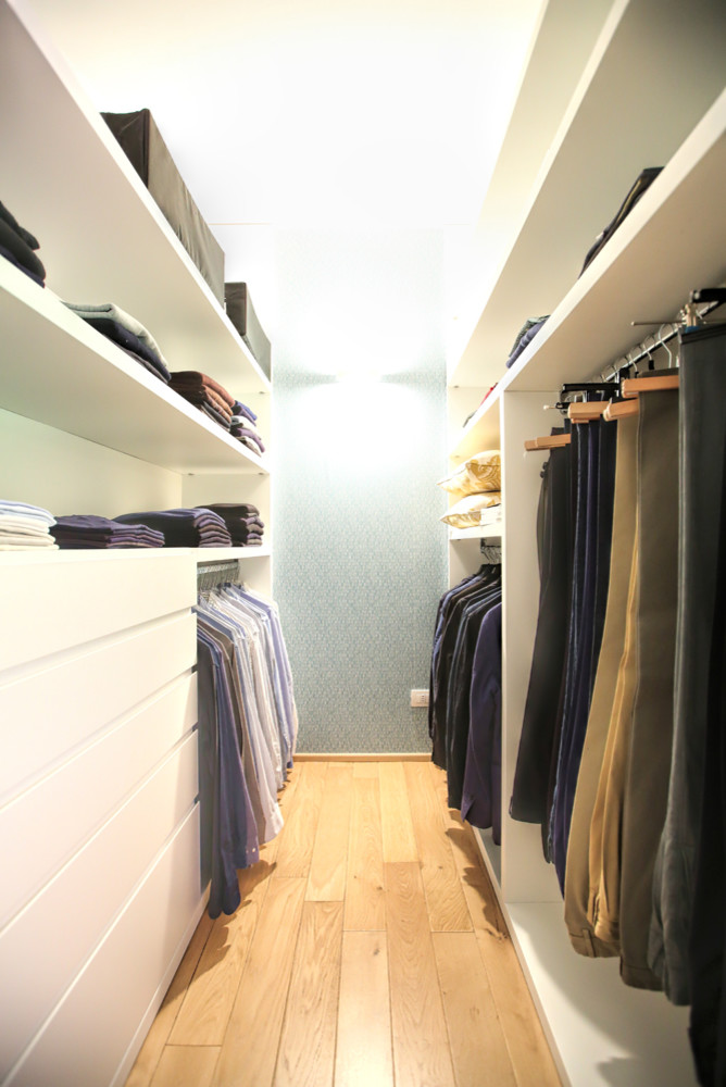 Design ideas for a contemporary storage and wardrobe in Milan.