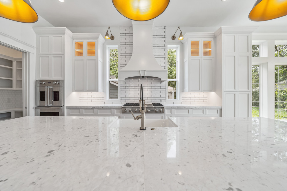 Example of a transitional kitchen design in Houston
