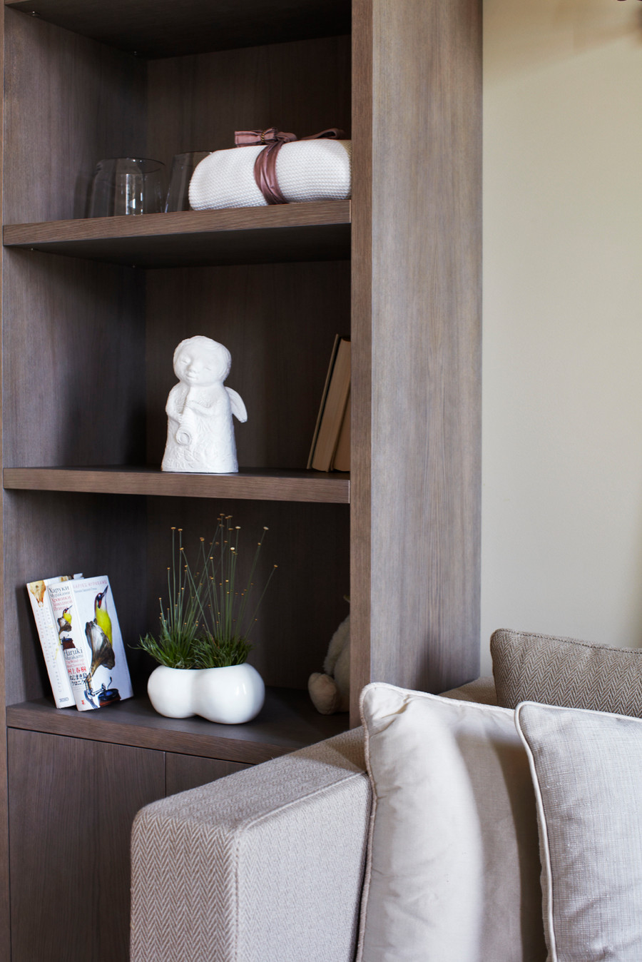 Книжный стеллаж