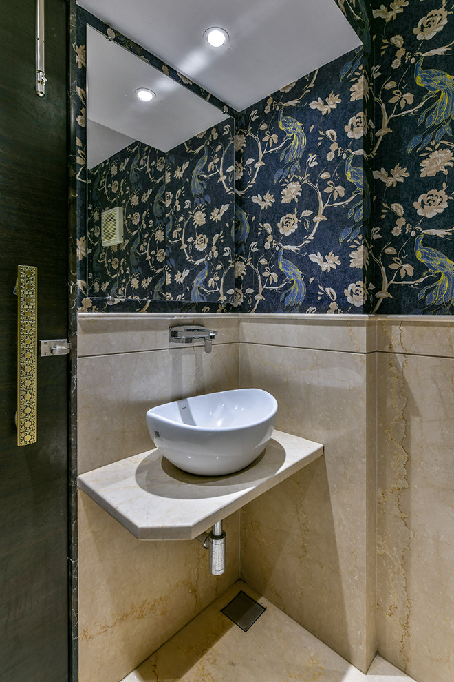 This is an example of a transitional bathroom in Mumbai.