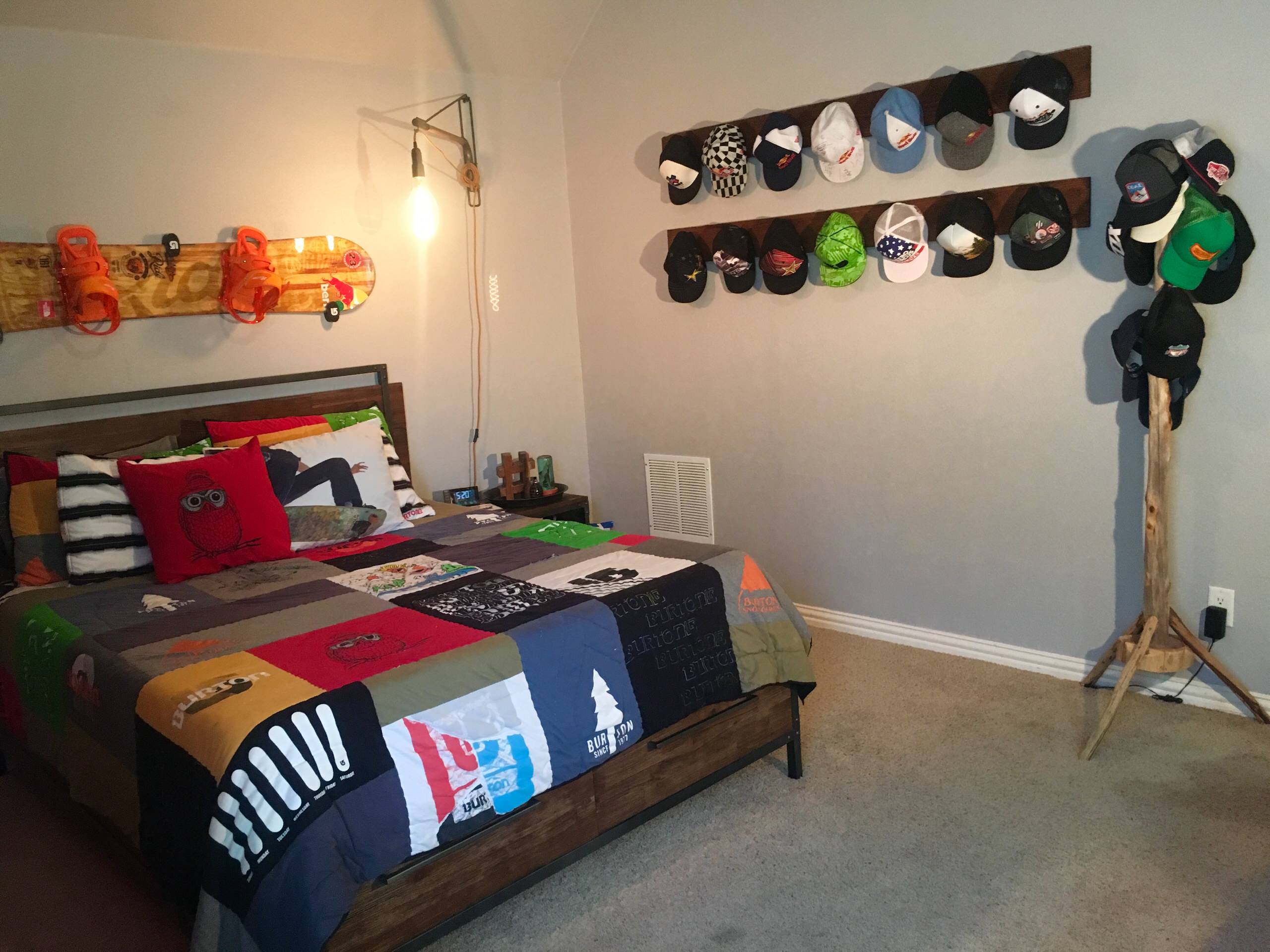 Teen boy's bedroom
