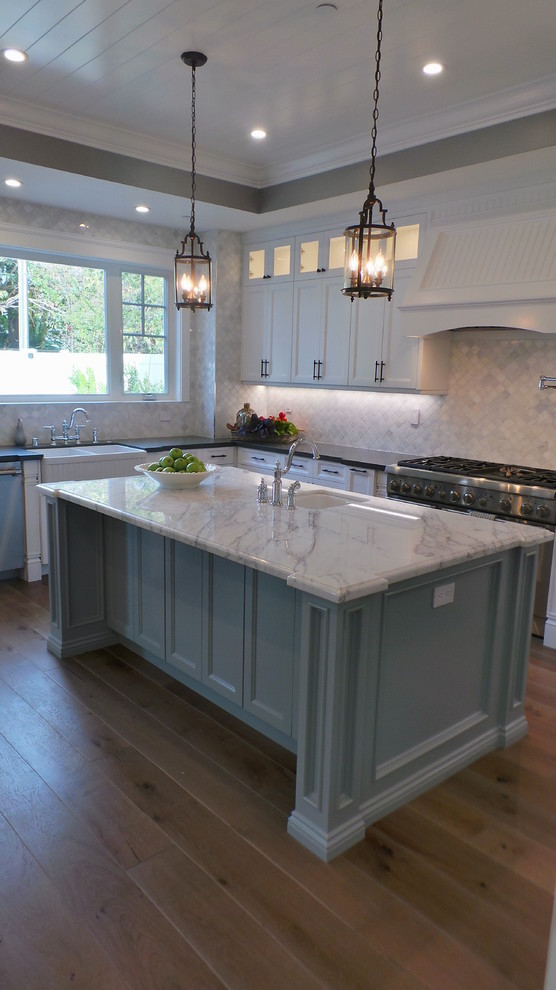Design ideas for a large traditional kitchen in Los Angeles.