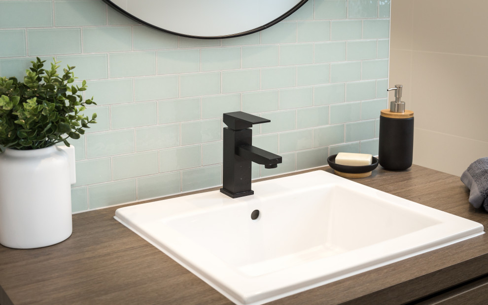 Inspiration for a contemporary bathroom in Adelaide.