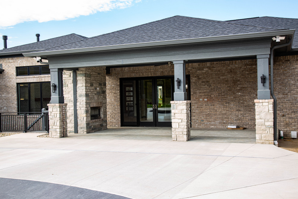 Minimalist home design photo in Indianapolis