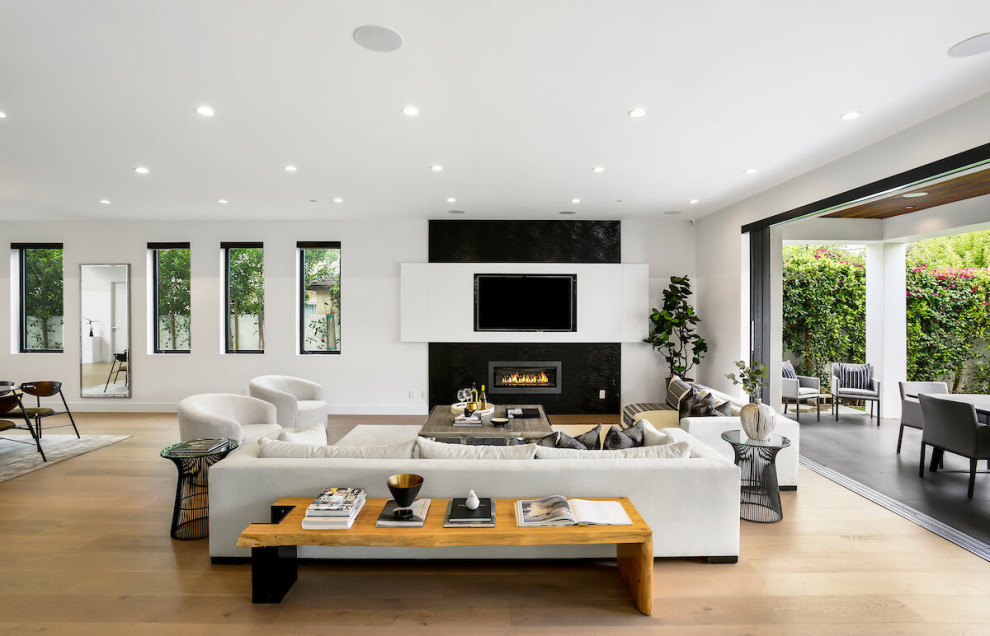 Design ideas for a contemporary family room in Los Angeles.