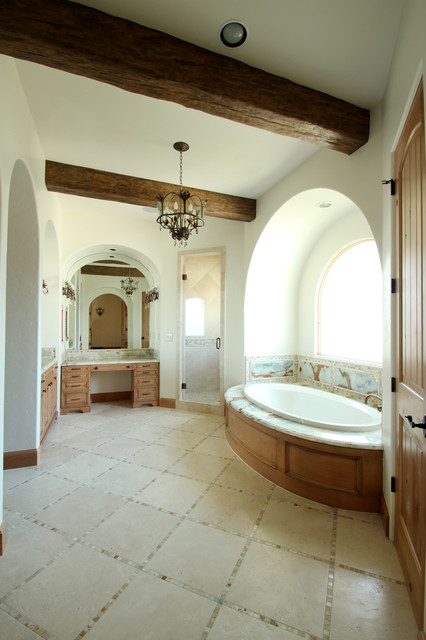 Rustic Elegance in Tanglewood: Master Bath klassisch-badezimmer