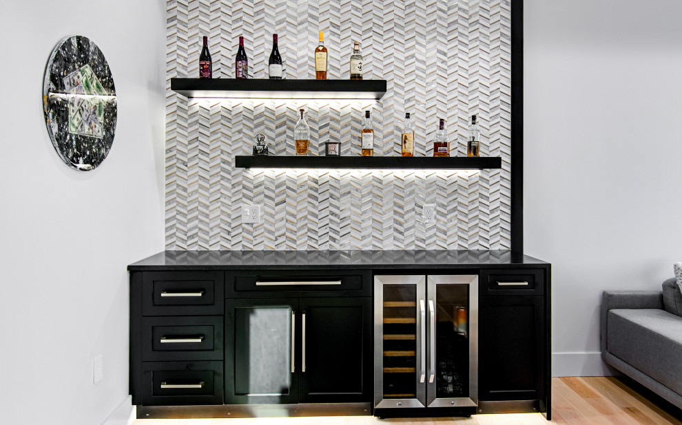 Photo of a small contemporary single-wall dry bar in Miami with a built-in sink, shaker cabinets, black cabinets, quartz worktops, multi-coloured splashback, glass tiled splashback and black worktops.