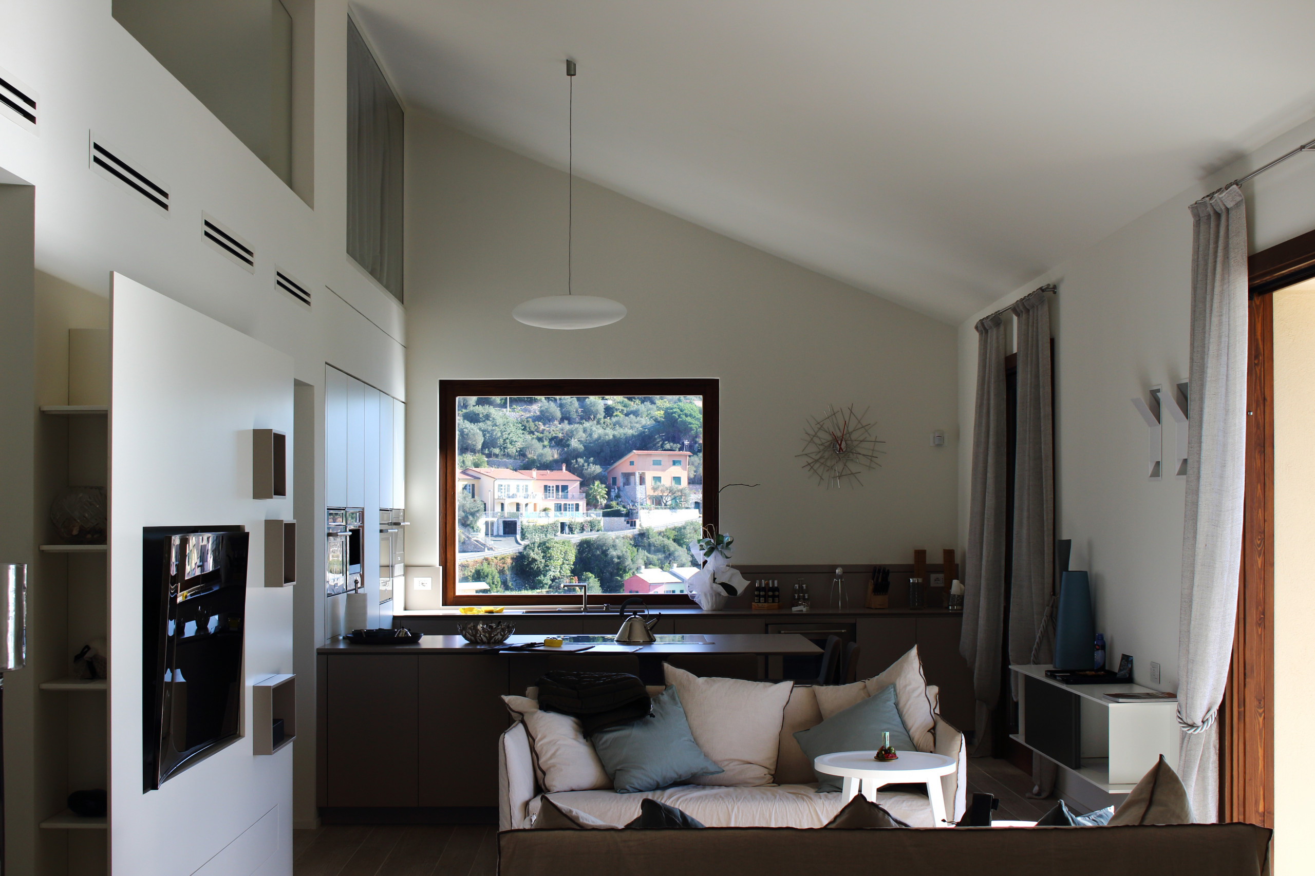 ATTICO LE-RVI, Portovenere