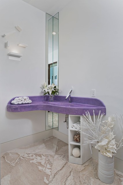 Contemporary Custom Residence tropicale-bagno-di-servizio