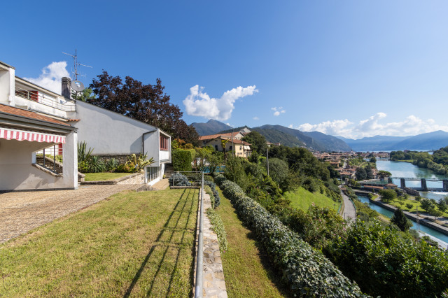 Villa sull'Oglio modern-fasad