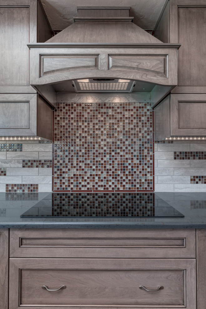 Transitional kitchen photo in Phoenix