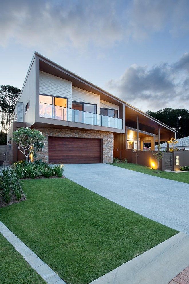 This is an example of a mid-sized contemporary two-storey exterior in Gold Coast - Tweed.