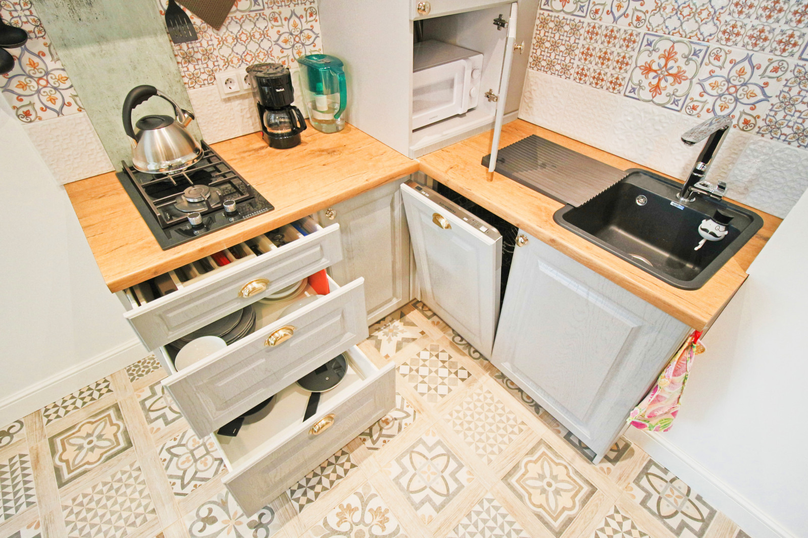 Стильно. Лаконично. Рядом с музеем янтаря